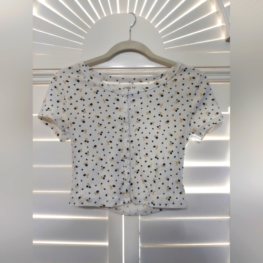 AEROPOSTAL crop top with floral pattern